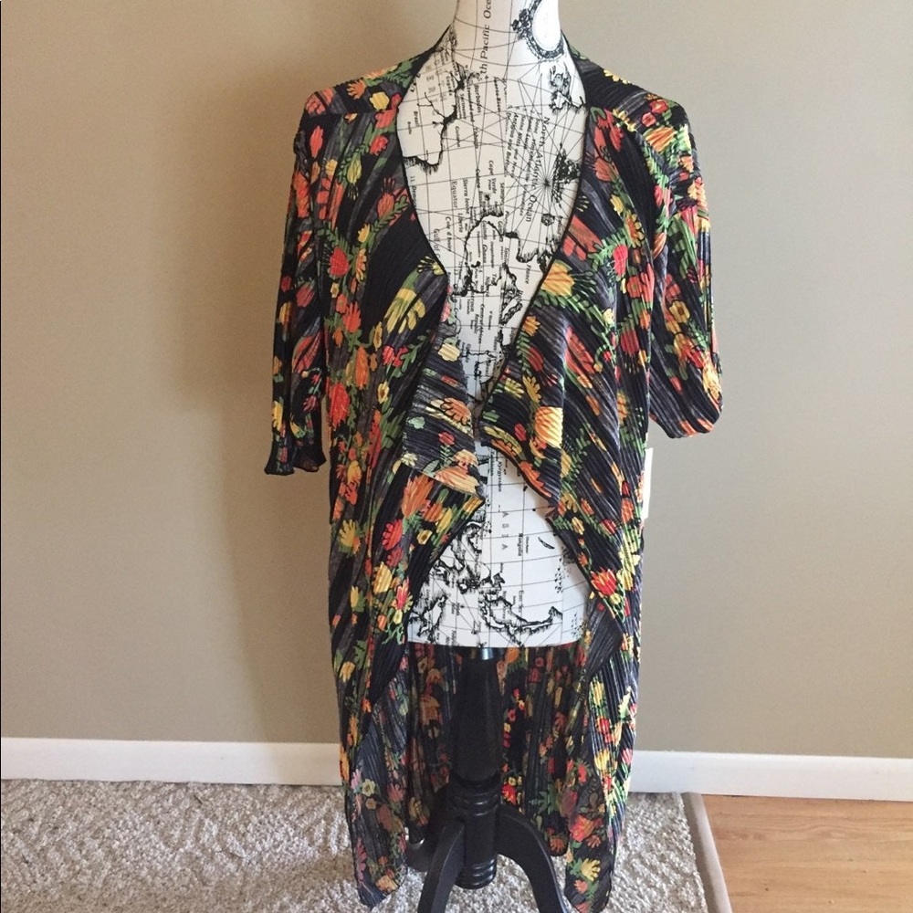 Lularoe Shirley kimono black pleated floral